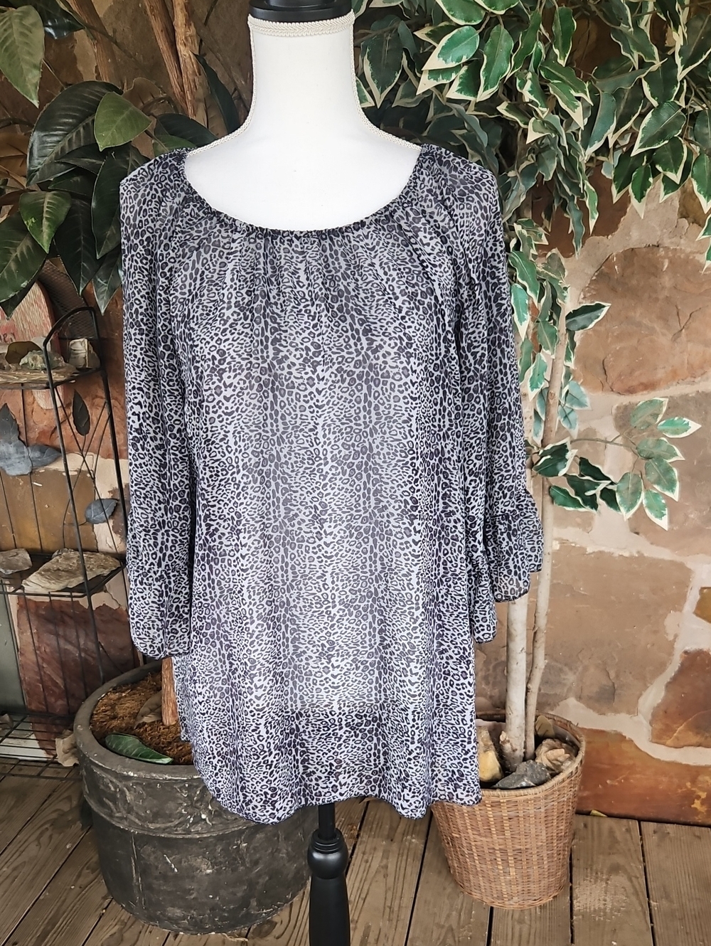 Private Label Gray Leopard-Print Peasant Blouse